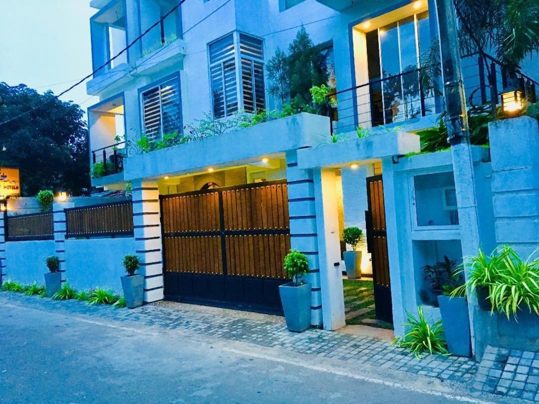 8 Plus Motels Negombo Exterior photo