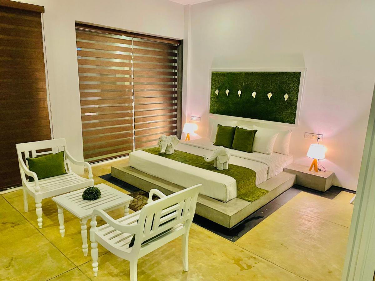 8 Plus Motels Negombo Exterior photo