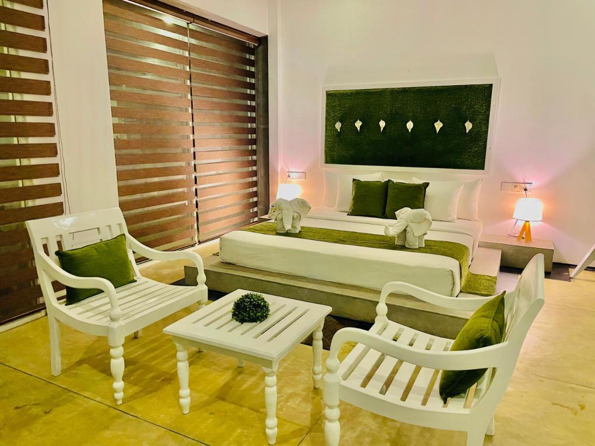 8 Plus Motels Negombo Exterior photo