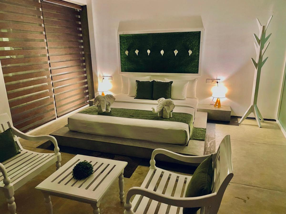 8 Plus Motels Negombo Exterior photo