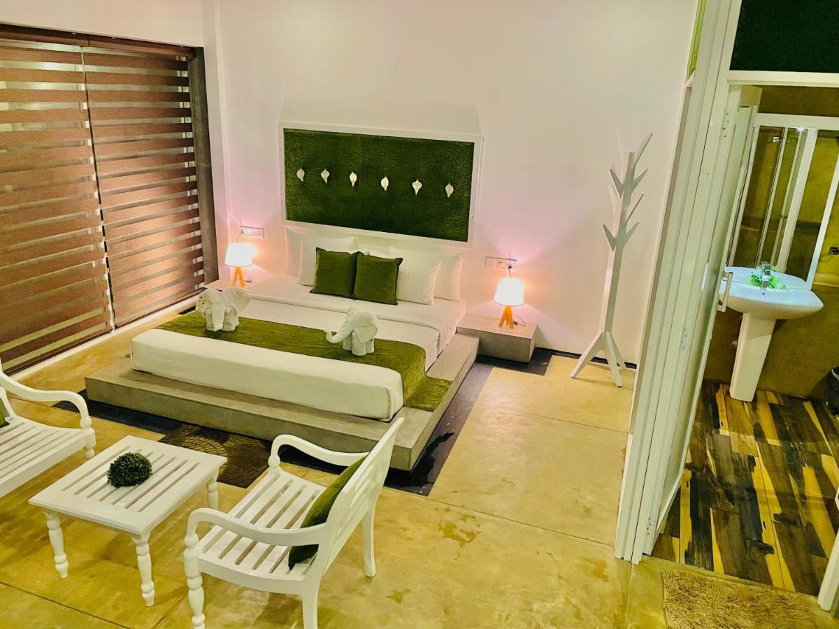 8 Plus Motels Negombo Exterior photo