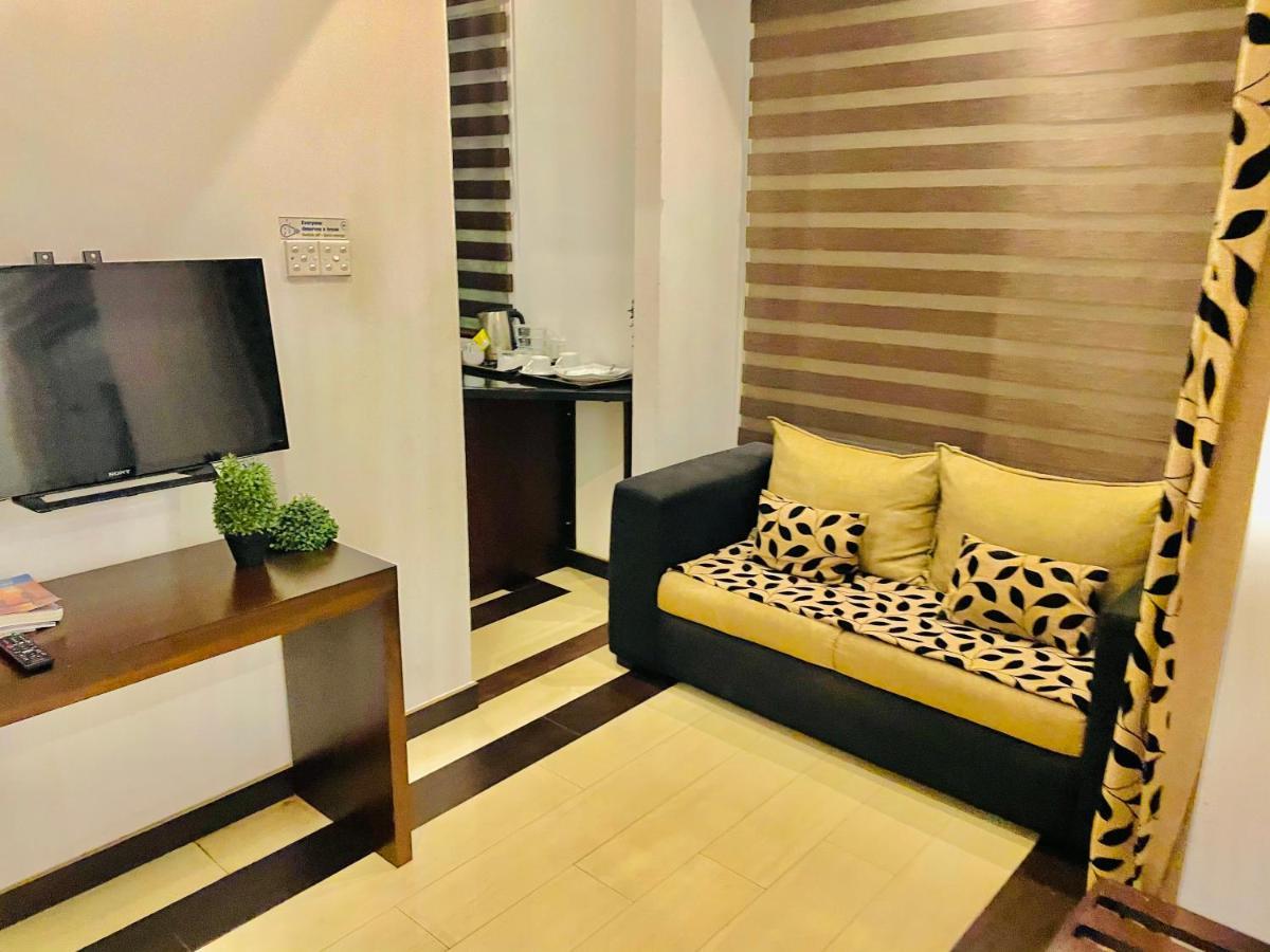8 Plus Motels Negombo Exterior photo