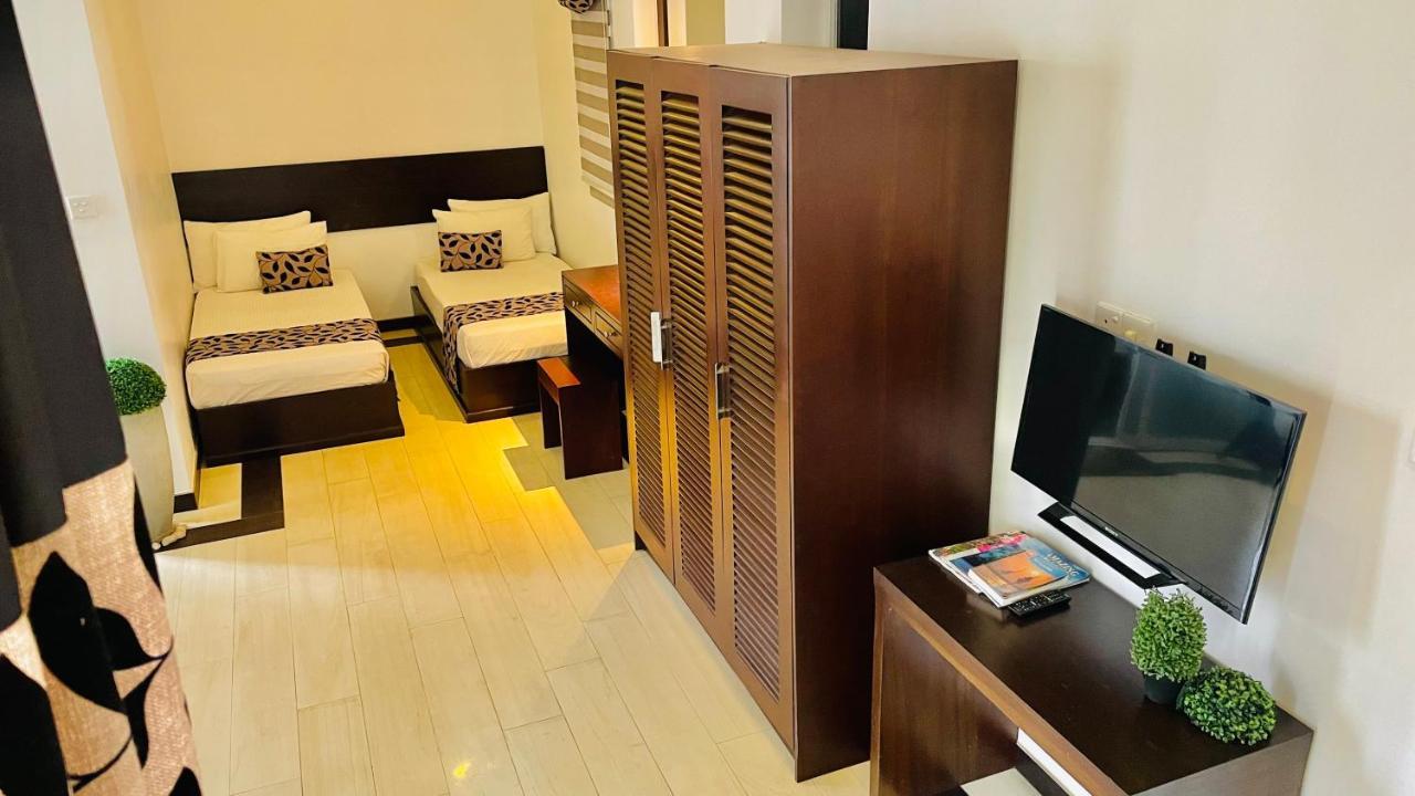 8 Plus Motels Negombo Exterior photo