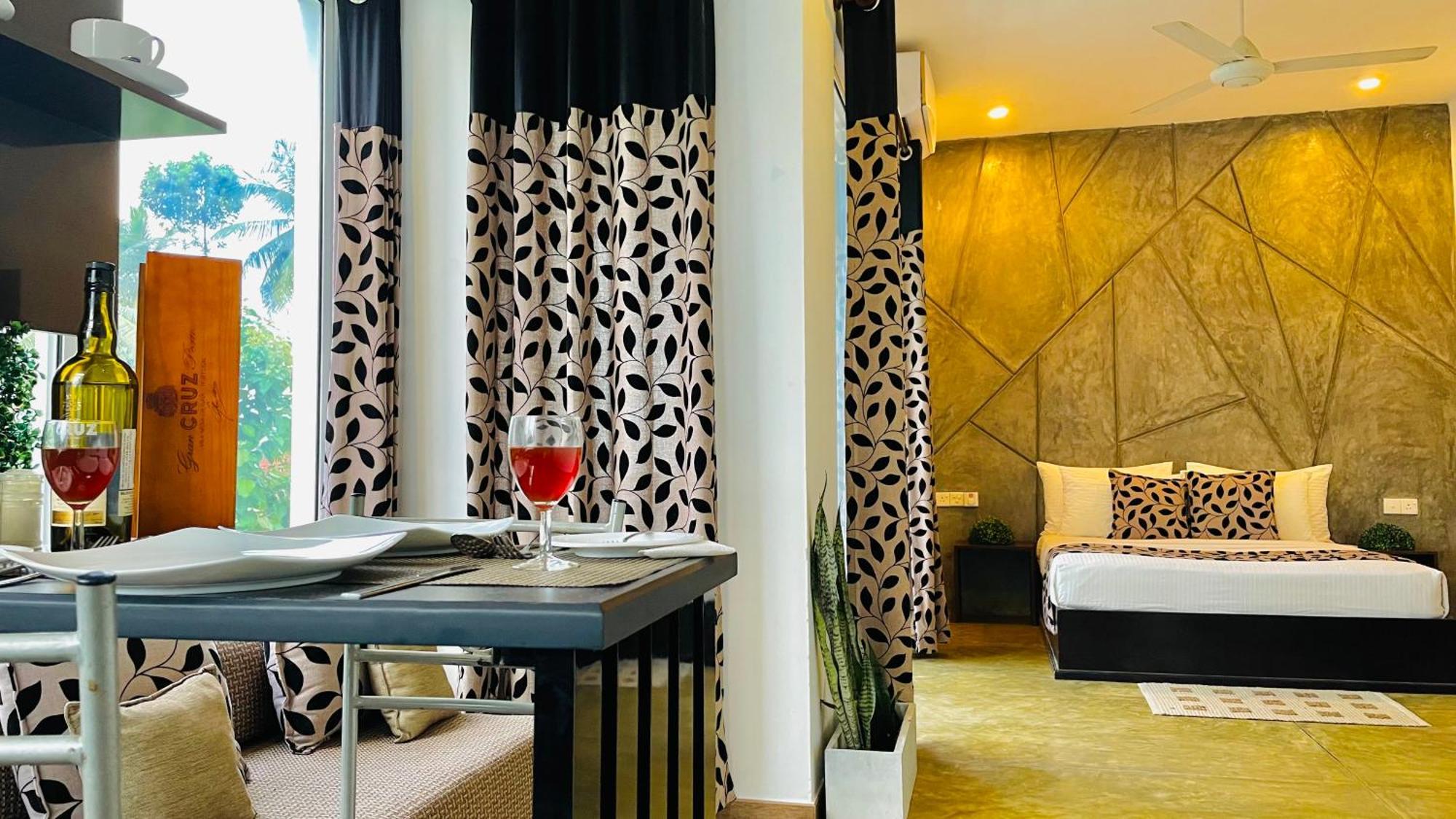 8 Plus Motels Negombo Exterior photo