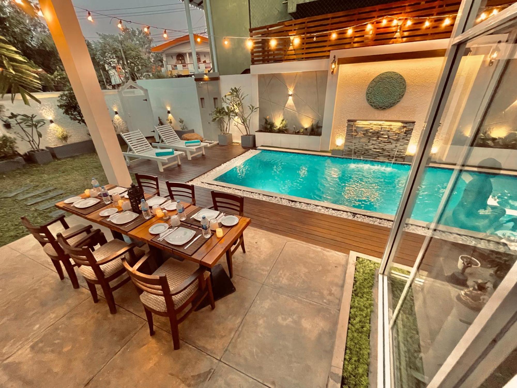 8 Plus Motels Negombo Exterior photo