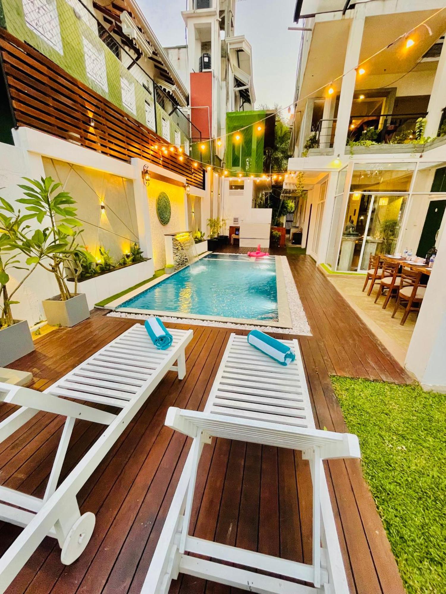 8 Plus Motels Negombo Exterior photo