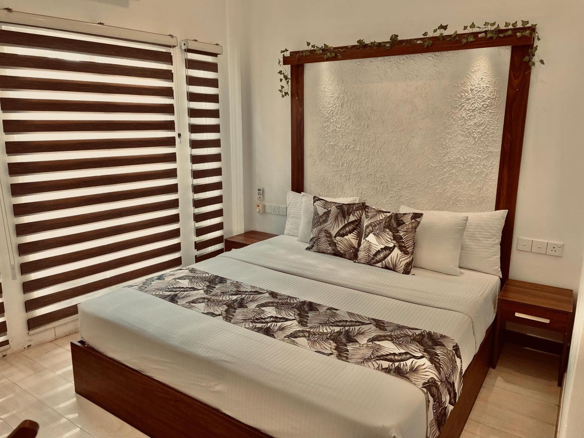 8 Plus Motels Negombo Exterior photo