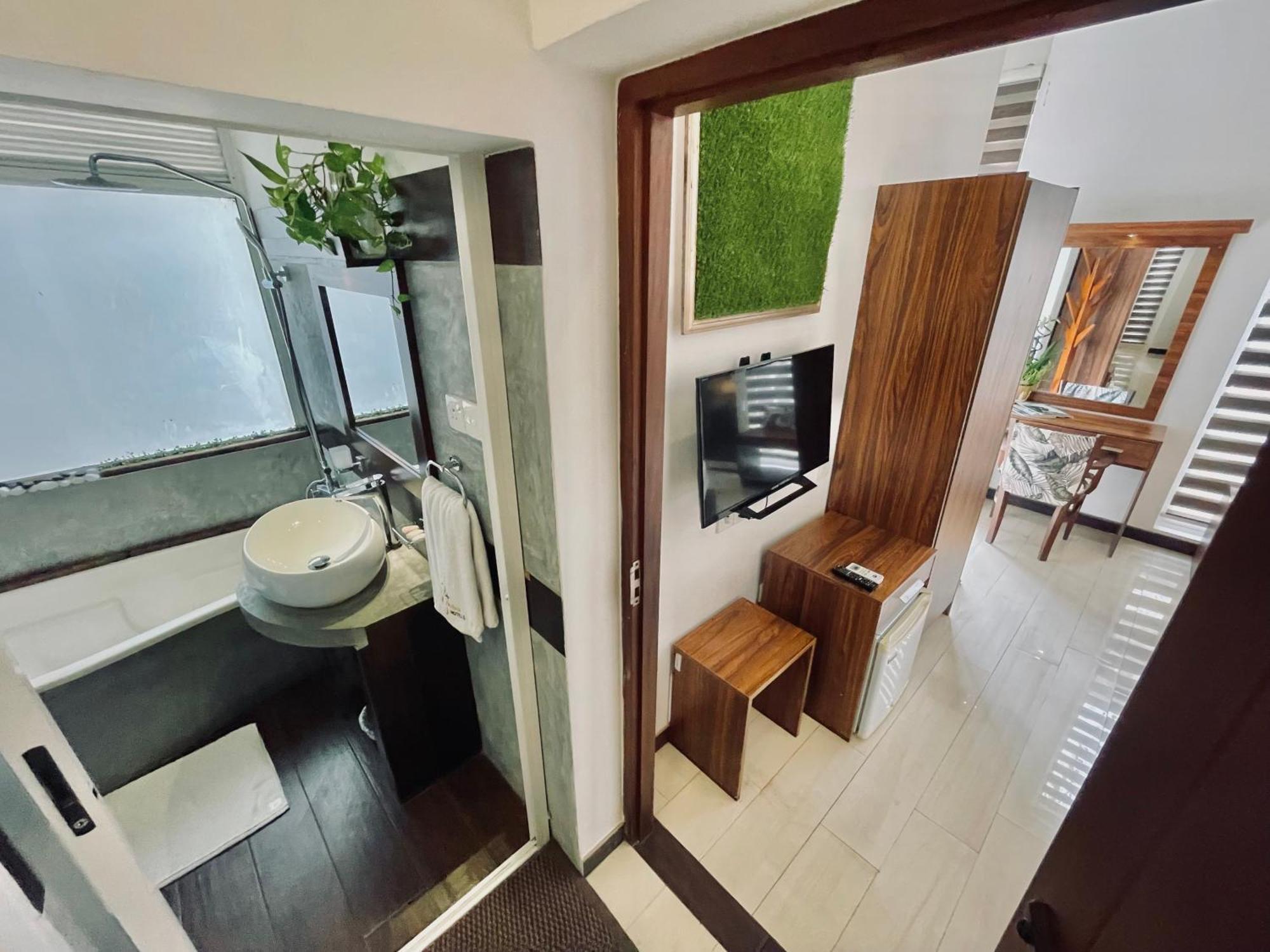 8 Plus Motels Negombo Exterior photo