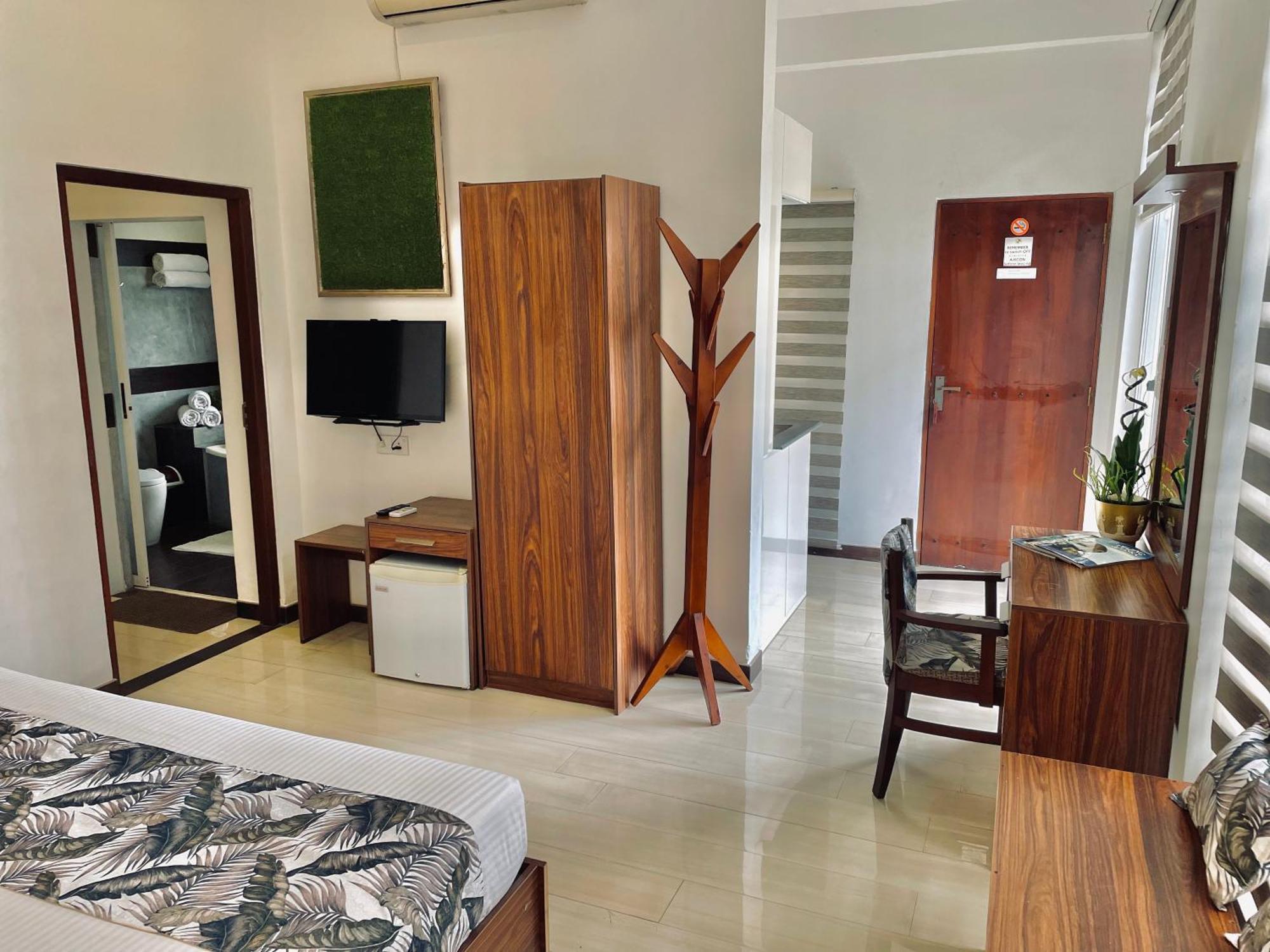 8 Plus Motels Negombo Exterior photo