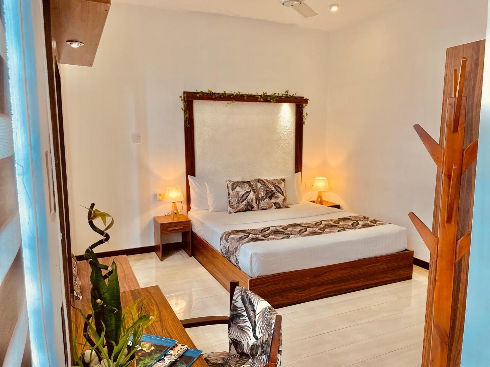 8 Plus Motels Negombo Exterior photo