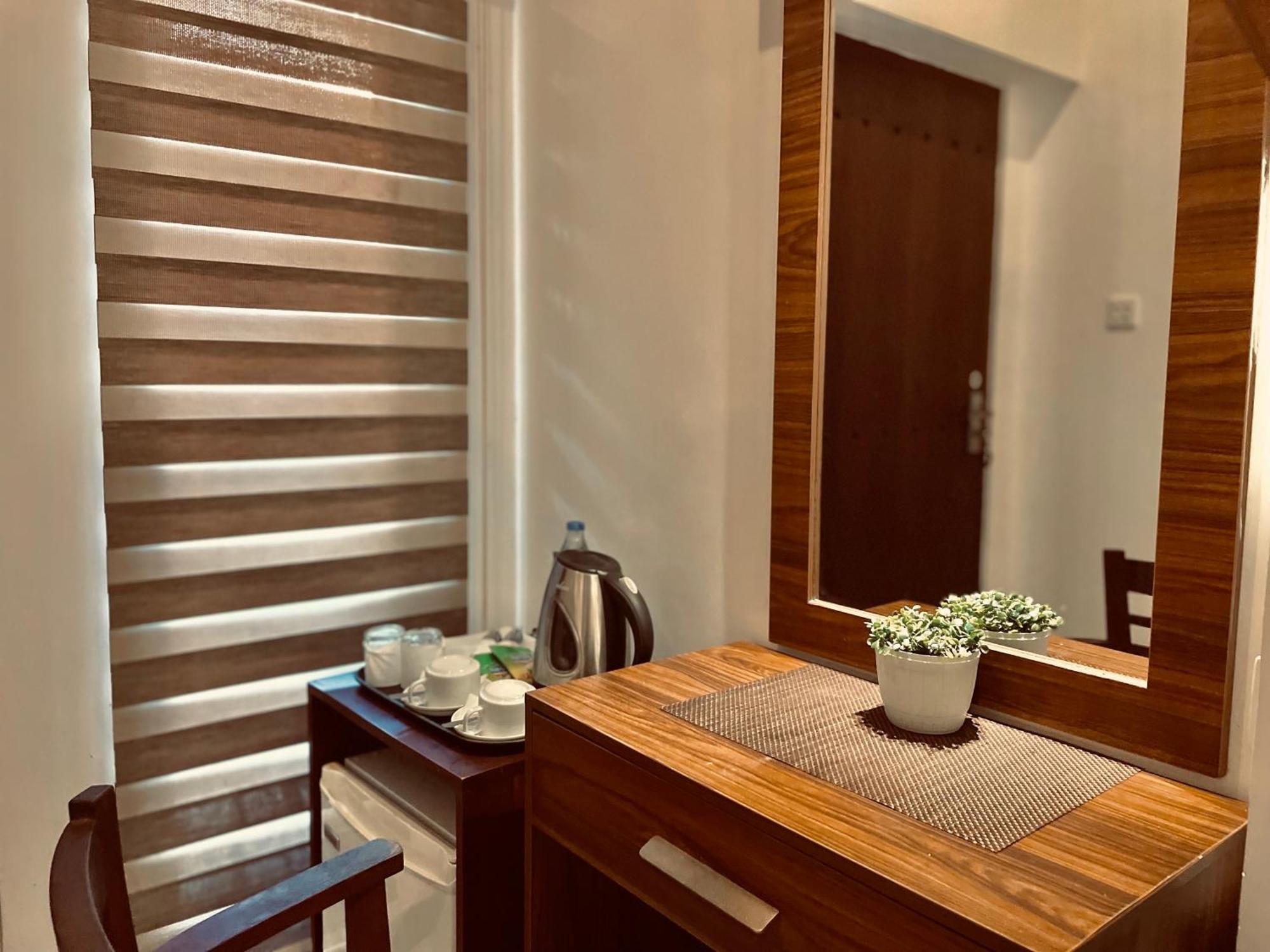 8 Plus Motels Negombo Exterior photo