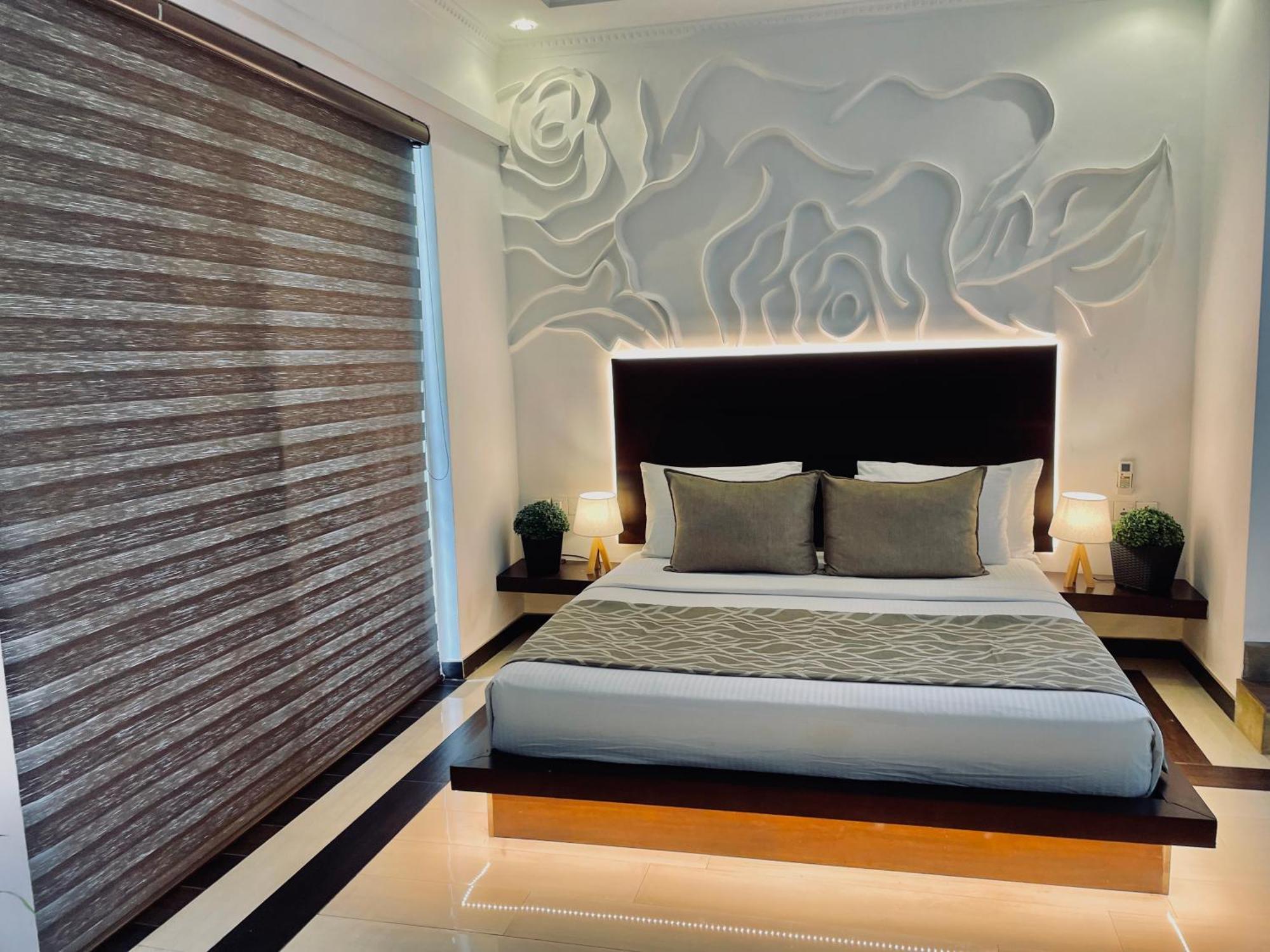 8 Plus Motels Negombo Exterior photo