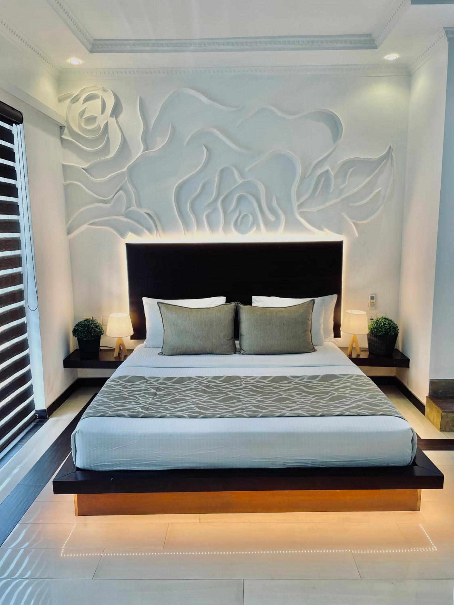8 Plus Motels Negombo Exterior photo