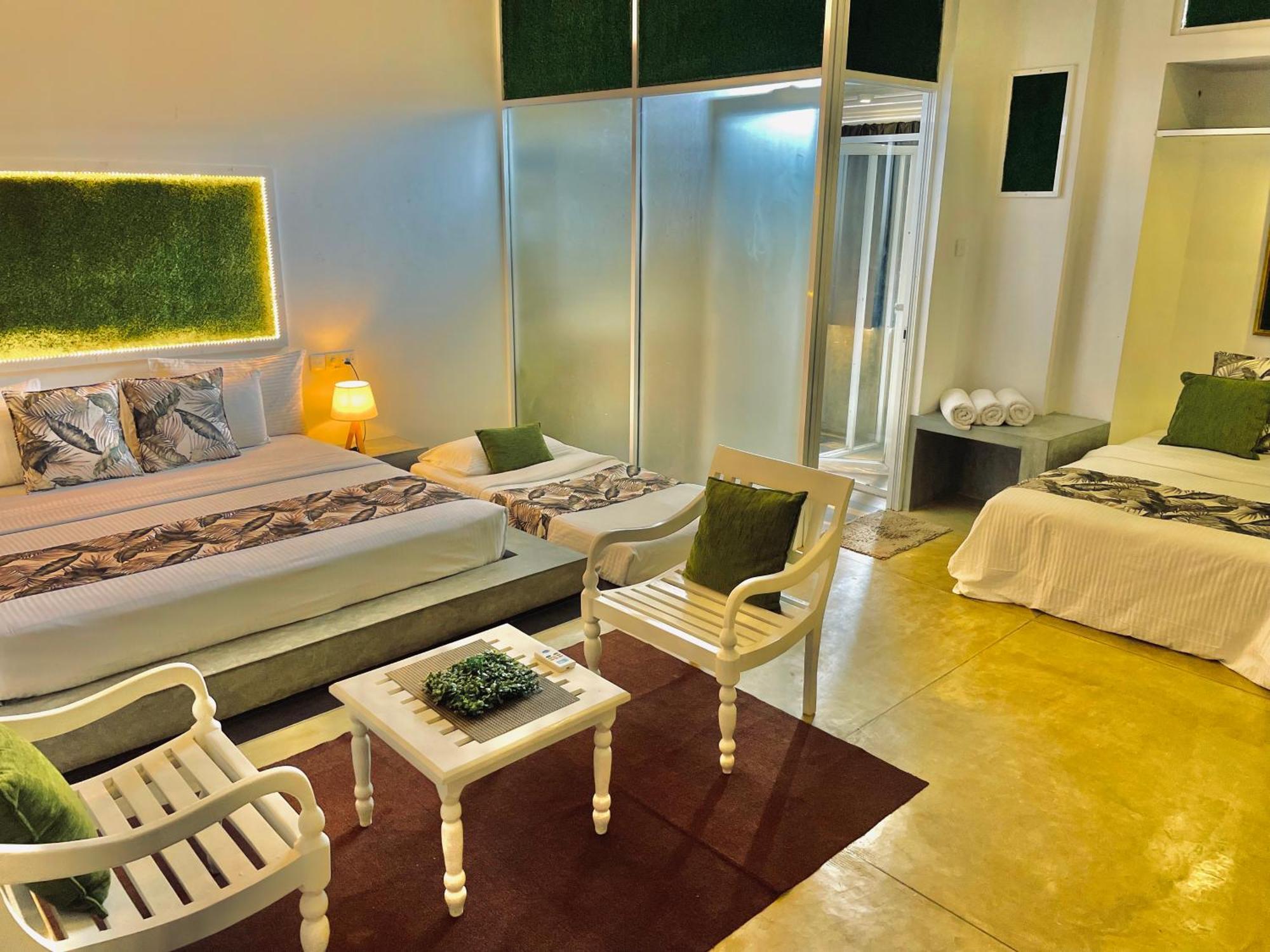8 Plus Motels Negombo Exterior photo