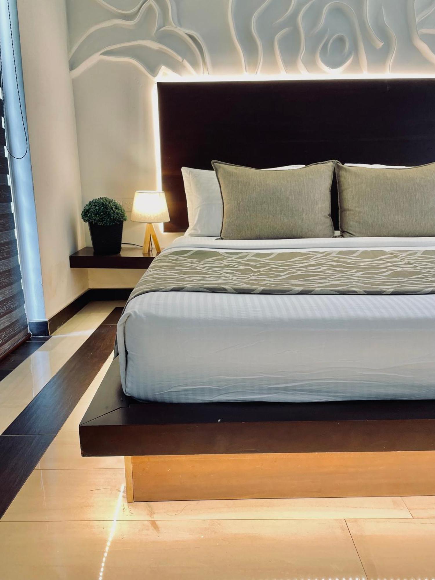 8 Plus Motels Negombo Exterior photo
