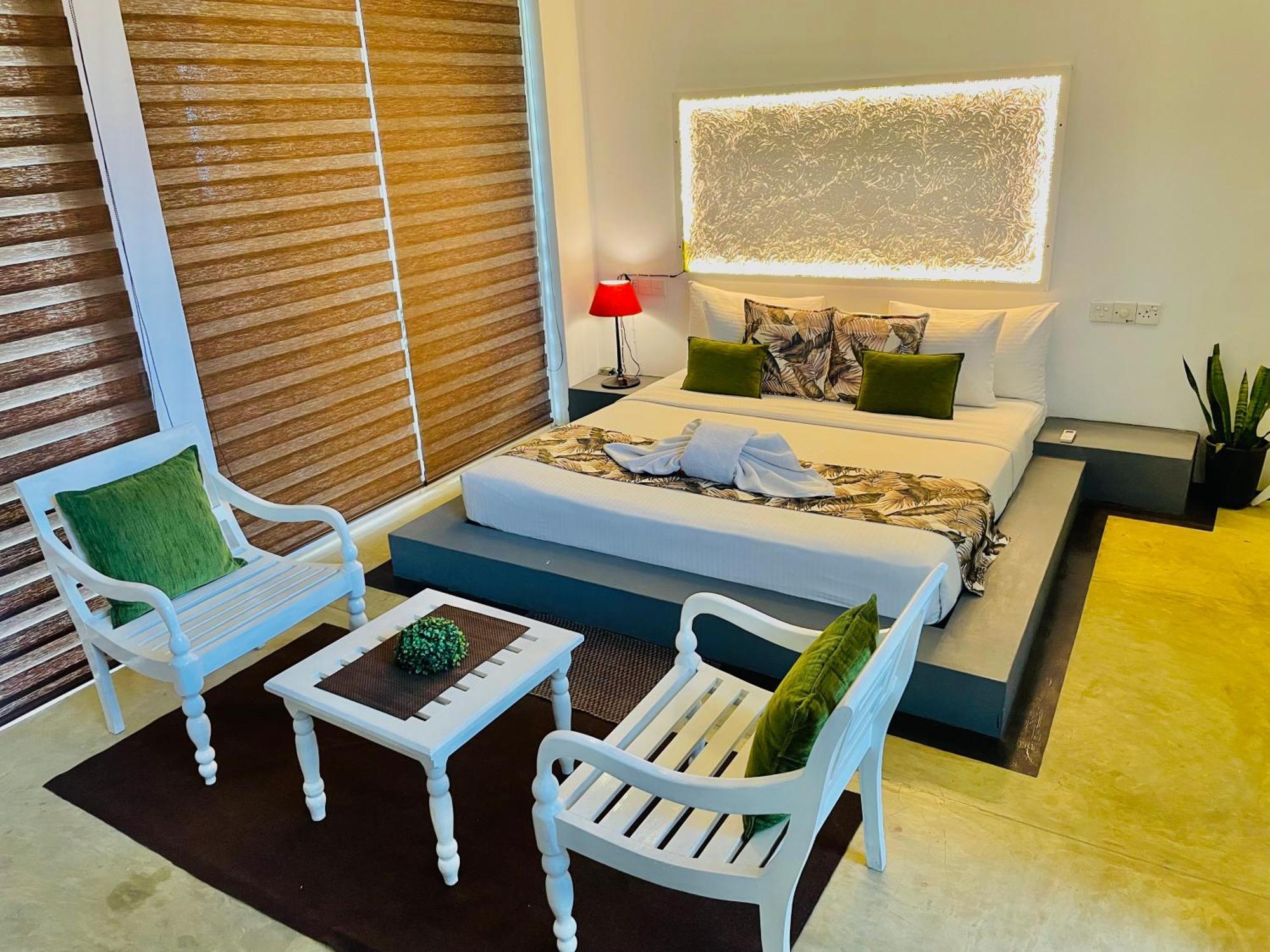 8 Plus Motels Negombo Exterior photo