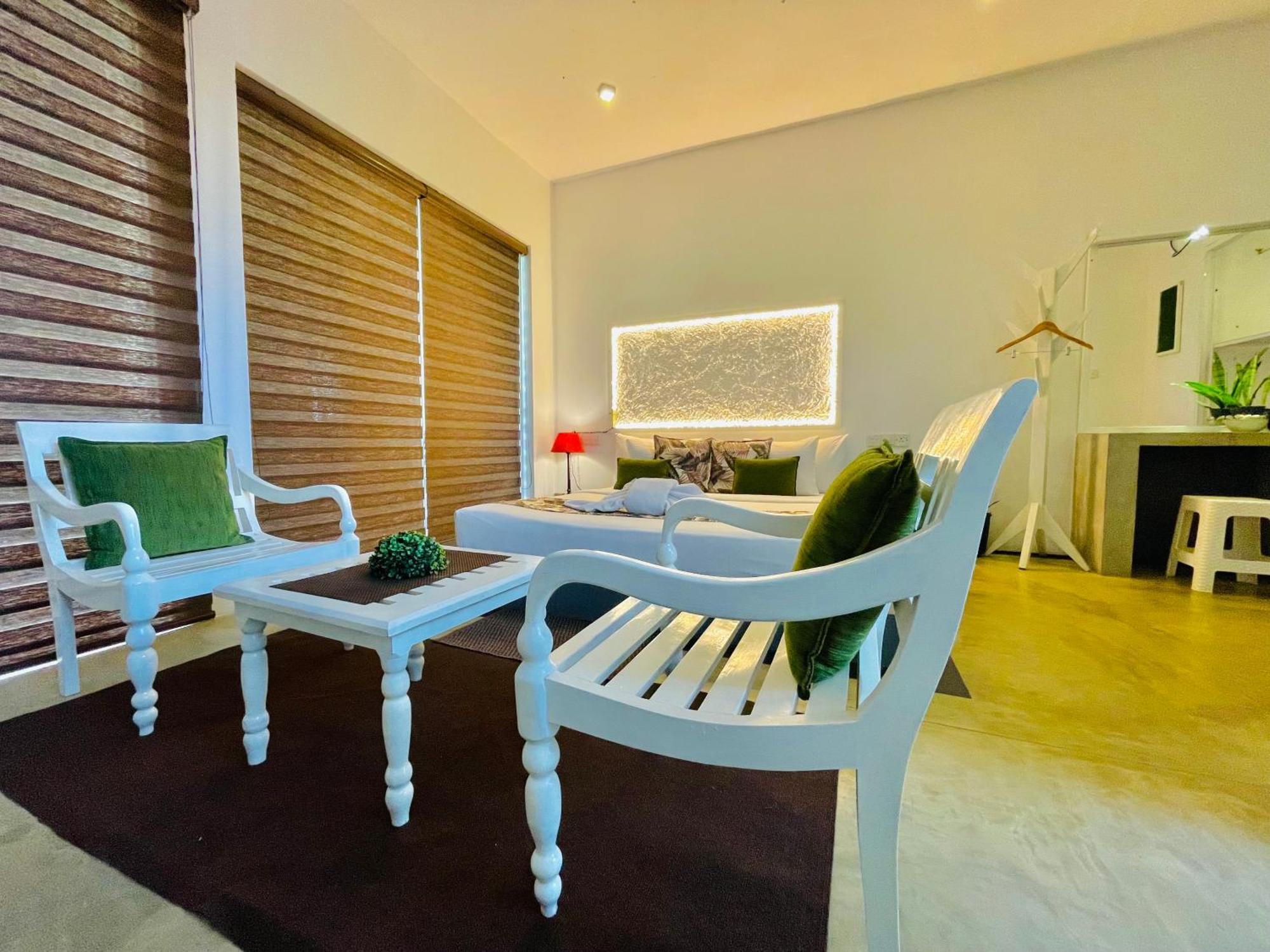 8 Plus Motels Negombo Exterior photo